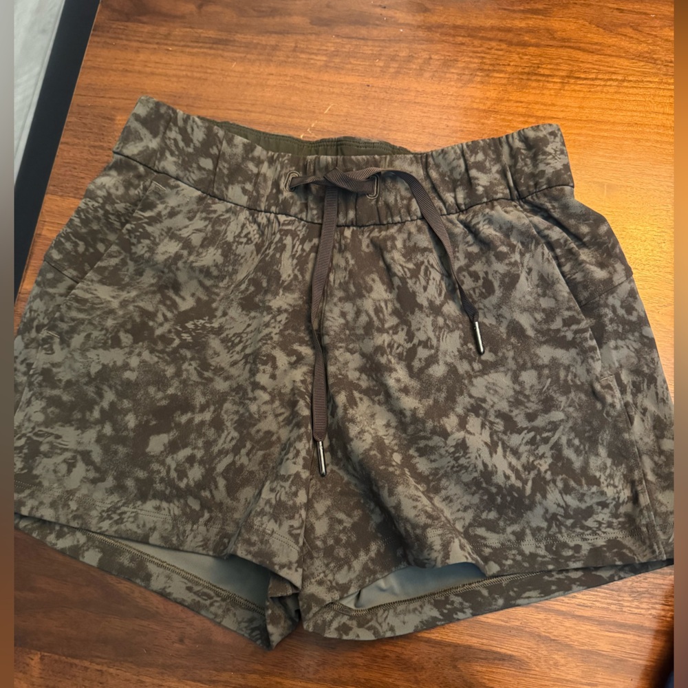 Lululemon On The Fly Mid Rise Short